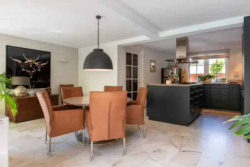 Huis te koop: Ruime gezinsvilla met zwembad en mogelijkheid tot wonen en werken