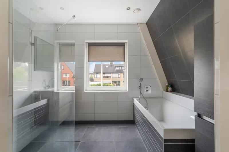 Huis te koop Monster Emmastraat: Ruime woning nabij strand en centrum