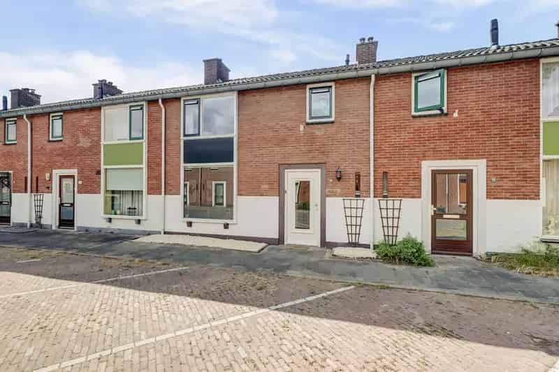 Te Koop: Tussenwoning Zevenaar 3 Slaapkamers Tuin