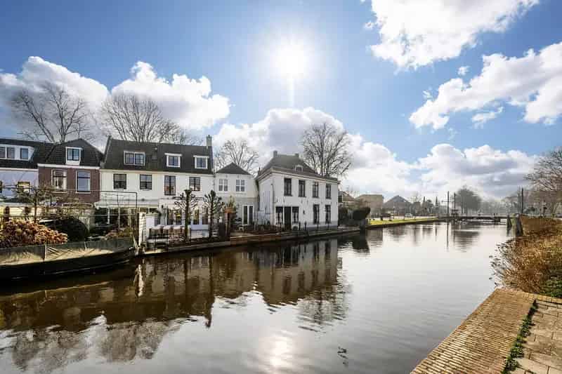 Herenhuis Weesp Rijksmonument Aan Het Water 6 slaapkamers