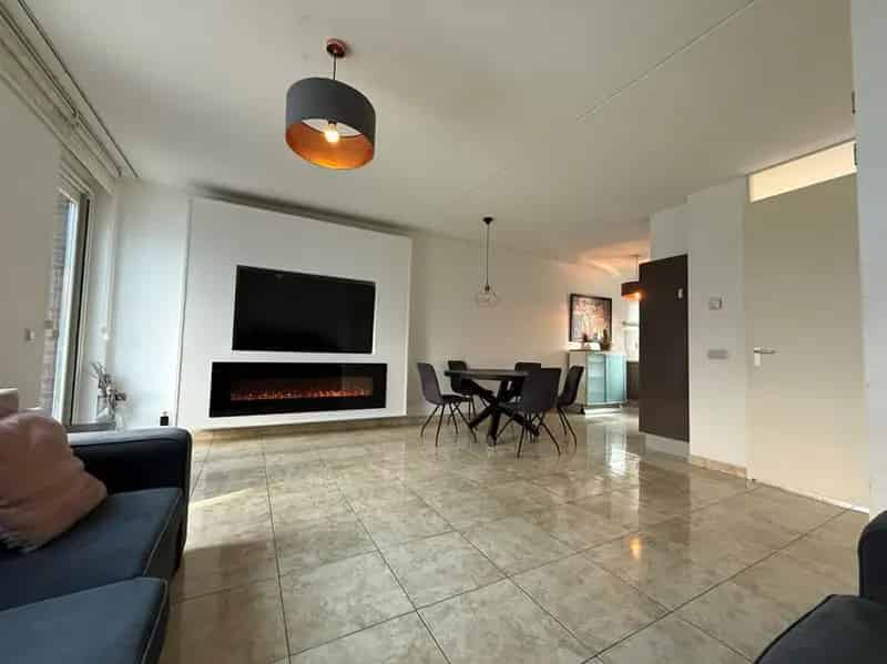 Familiewoning 130m2 4 slaapkamers tuin 2006