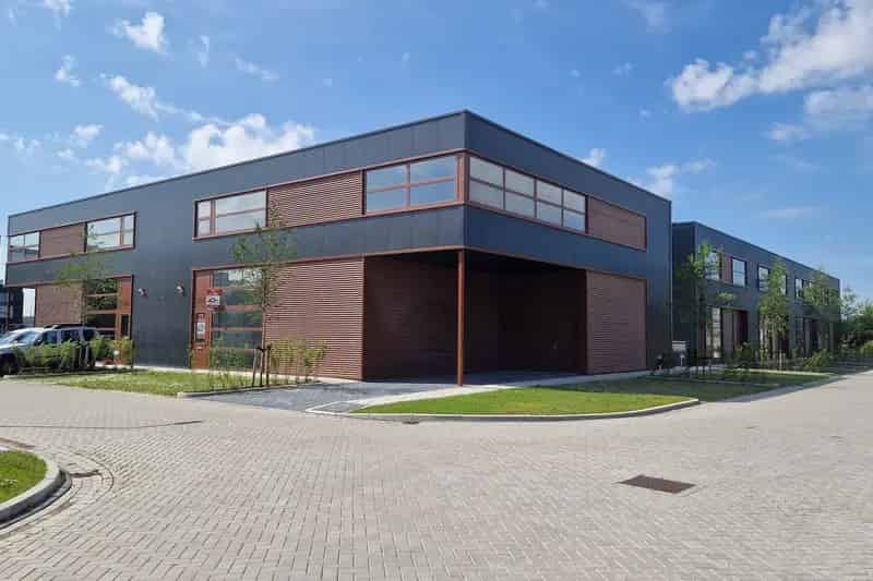 Bedrijfshal te Huur Zwaag 322m2 Zonnepanelen