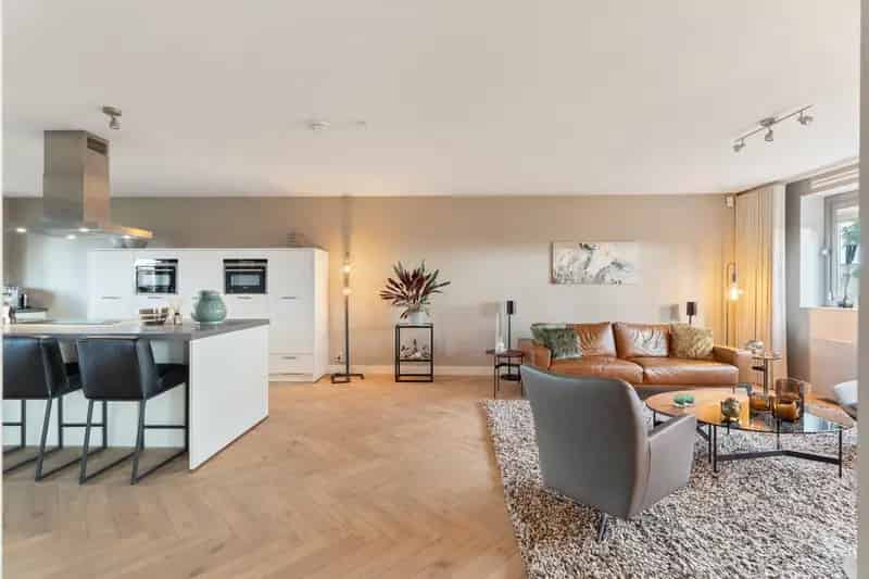 Appartement te koop Almere Poort 202m2 4 slaapkamers ruim terras