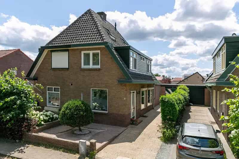 Jaren 30 woning te koop Rheden Ruime tuin Moderne keuken 3 slaapkamers