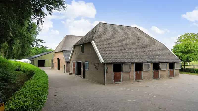 Paardenhouderij Veluwe 34 Stallen Woonboerderij 57000m2
