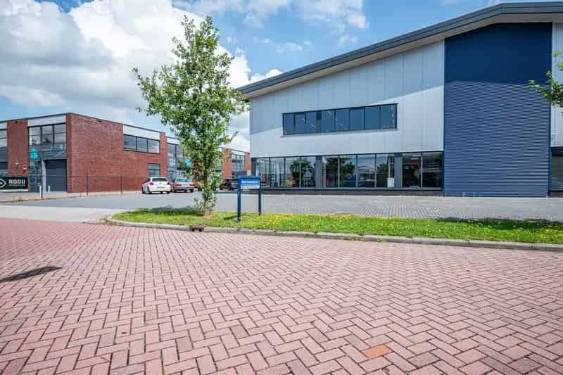 Kantoorruimte en Bedrijfshal te Huur Staphorst