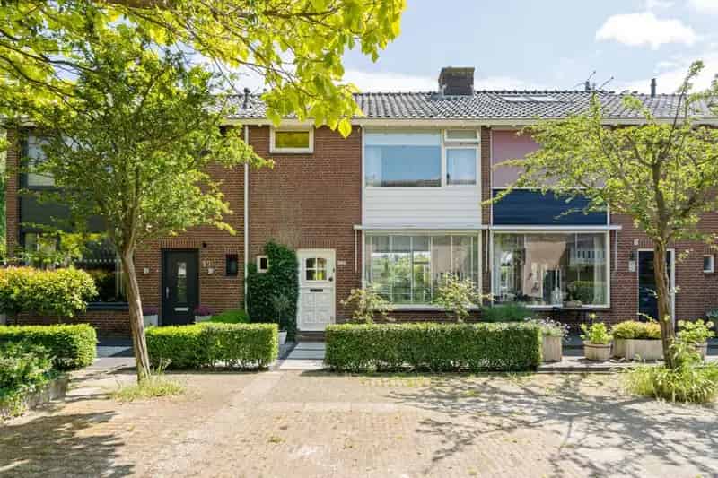 Lichte Tussenwoning Benthuizen Ruime Tuin 3 Slaapkamers