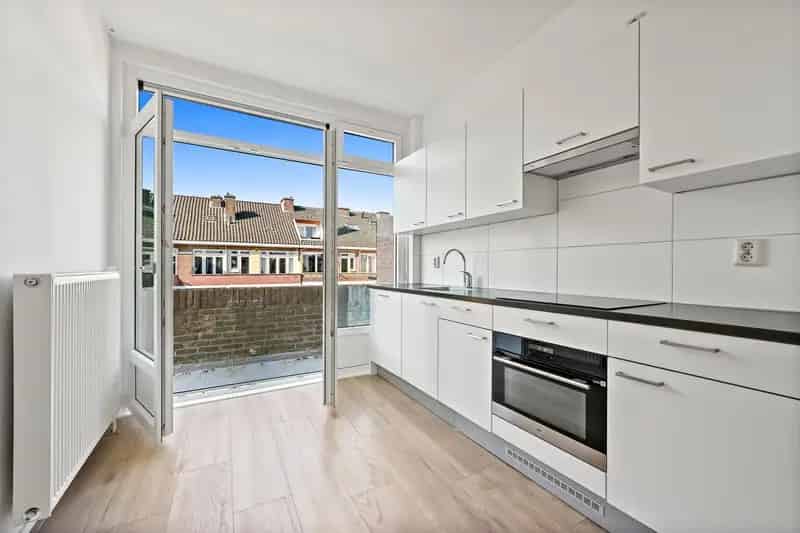 Appartement te koop Den Haag Laakkwartier Oost 61m2 gerenoveerd