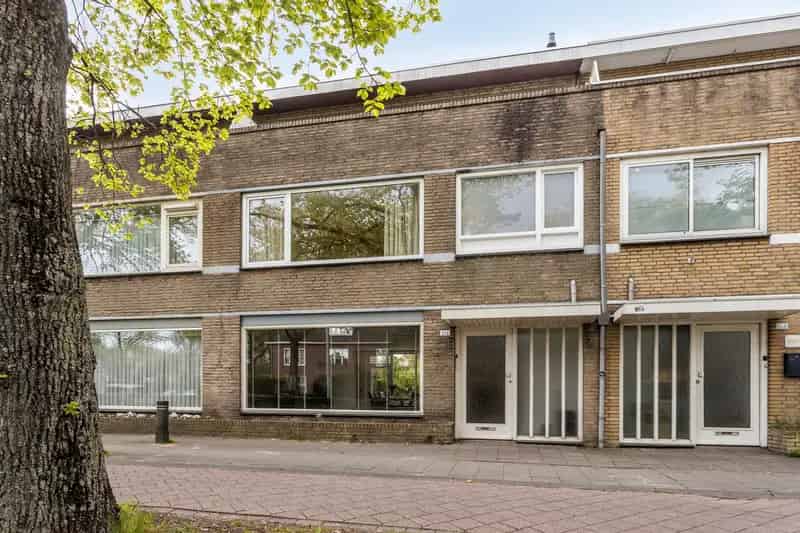 6 Slaapkamers Ruime Tussenwoning Nieuwe Keuken Badkamer Airco's