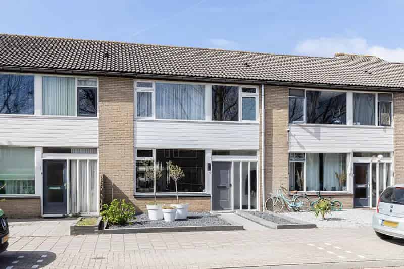 Gezinswoning 4 slaapkamers moderne keuken tuin westen