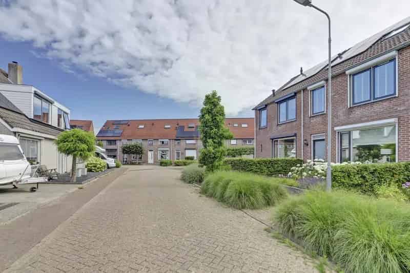 Tussenwoning Krabbendijke 3 slaapkamers moderne keuken zonnige tuin