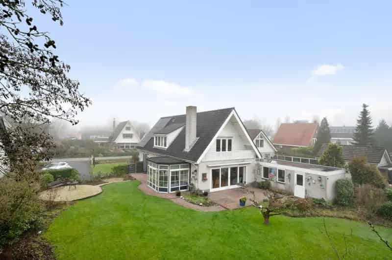 Vrijstaande woning met kantoor aan huis Barendrecht
