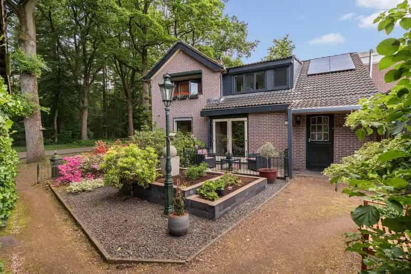 Klassieke Villa nabij Paleispark Apeldoorn - 131m2 - Zwembad - Atelier