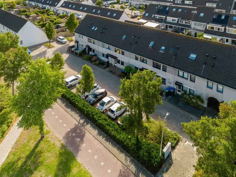 Huis te koop Spijkenisse: Ruime Tussenwoning met 2 Badkamers