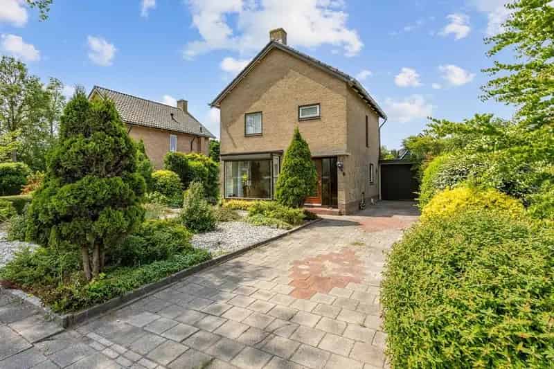 Vrijstaande woning St Annaparochie grote tuin garage 3 slaapkamers