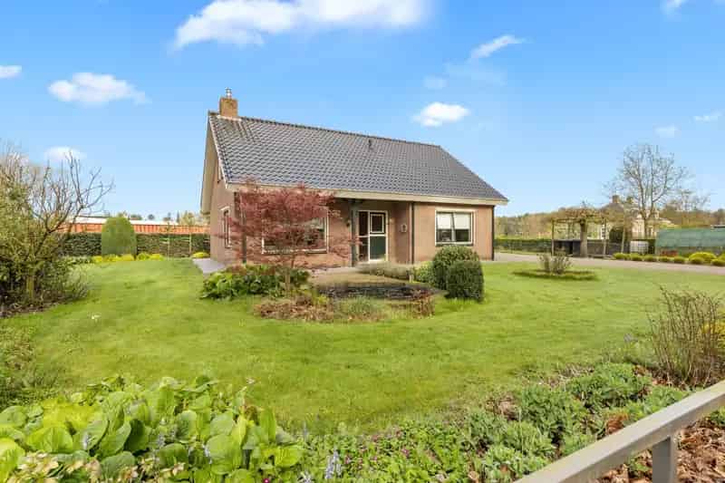 Semi Bungalow Schijf 3 slaapkamers 2 badkamers tuin