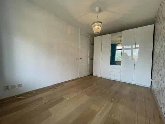 Ruime Tussenwoning Hooglanderveen Nabij Amersfoort