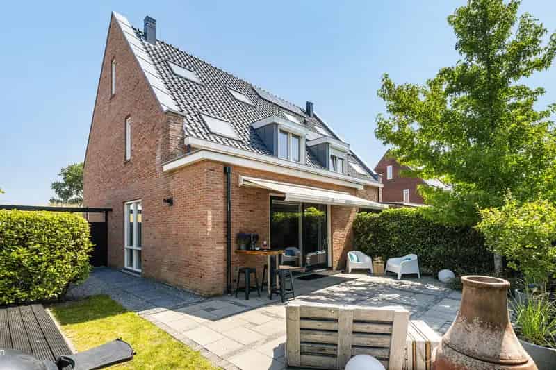 Ruime 4 Slaapkamers 2-onder-1-kap woning Nieuwland Oost