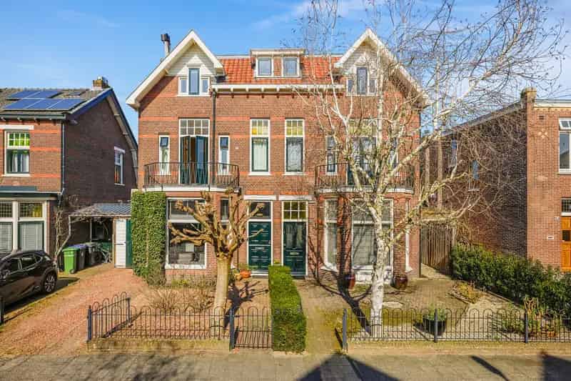 Huis te koop Bussum: 3 slaapkamers, 2 badkamers, tuin op het zuiden