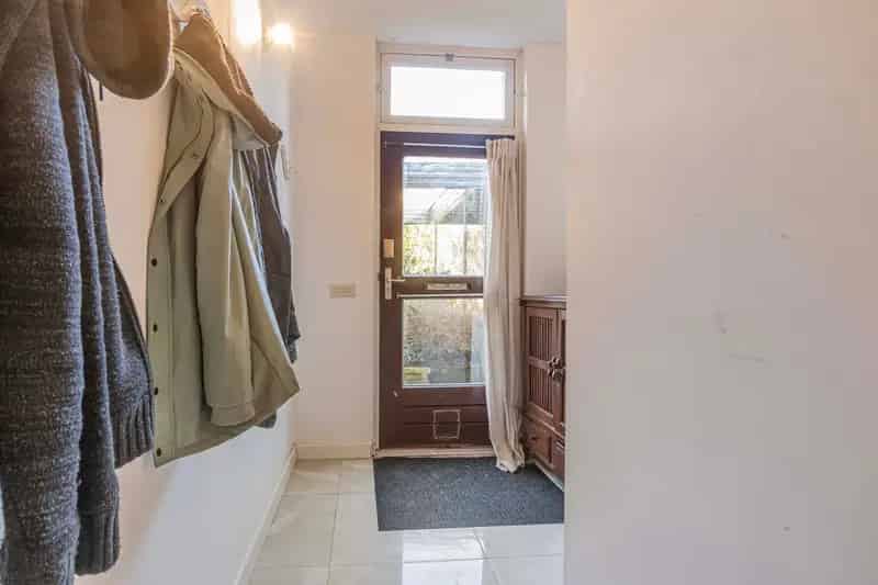 Huis te koop Arnhem: 4 slaapkamers, moderne keuken, 11 zonnepanelen, carport