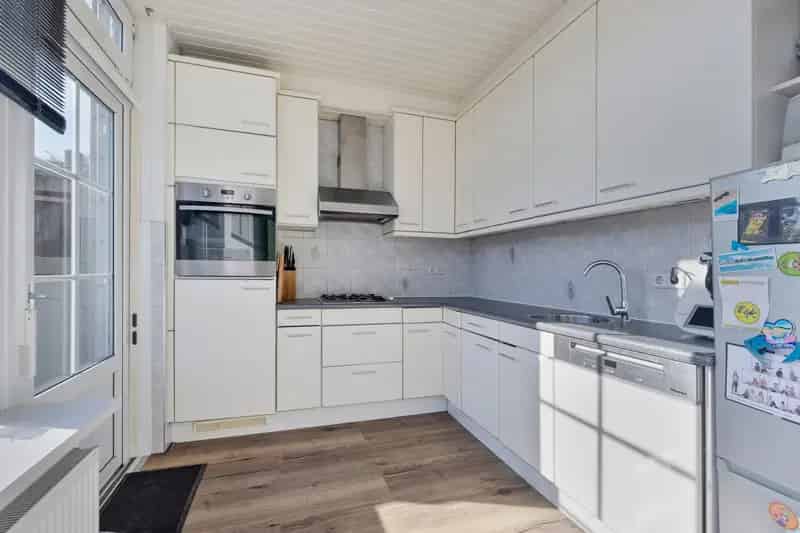 Huis te koop Rozenburg 3 slaapkamers moderne badkamer tuin