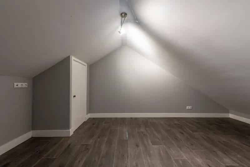Landhuis Ederveen: Luxe Woning met Bijgebouwen en Weiland