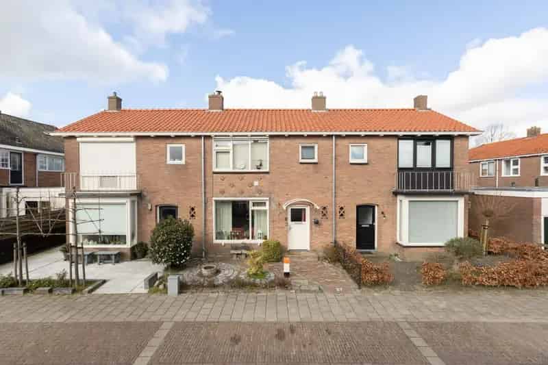 Tussenwoning 3 slaapkamers Diepe tuin Nabij Centrum Station