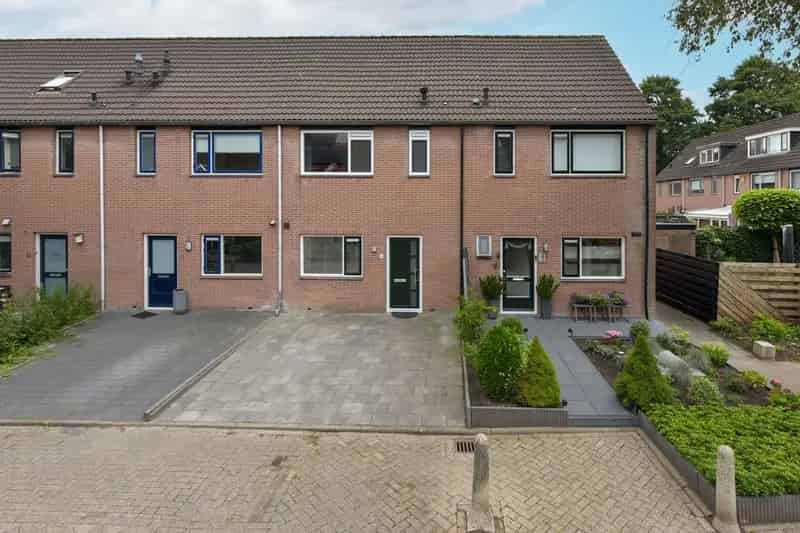 Huis te koop Mijdrecht: Sfeervolle gezinswoning met diepe tuin