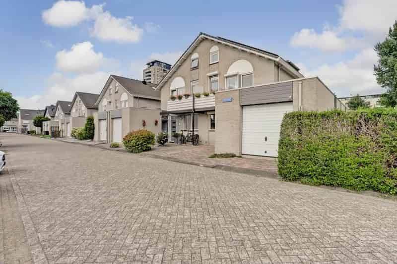 Huis te koop Spijkenisse Royale 2-onder-1-kapwoning