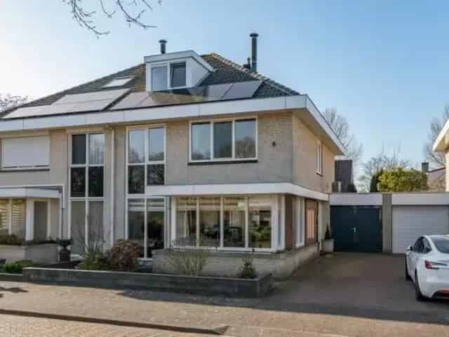 2-onder-1-kapwoning Amstelveen Westwijk 5 slaapkamers 169m²