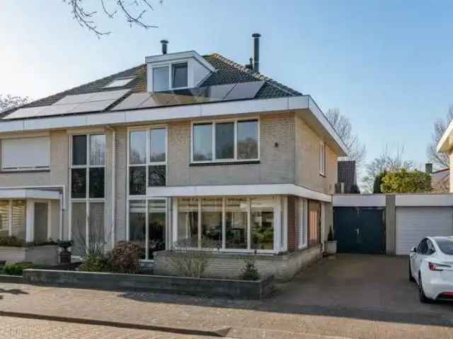 2-onder-1-kapwoning Amstelveen Westwijk 5 slaapkamers 169m²