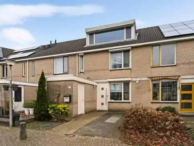 Ruime 6-kamer Eengezinswoning met Tuin aan het Water