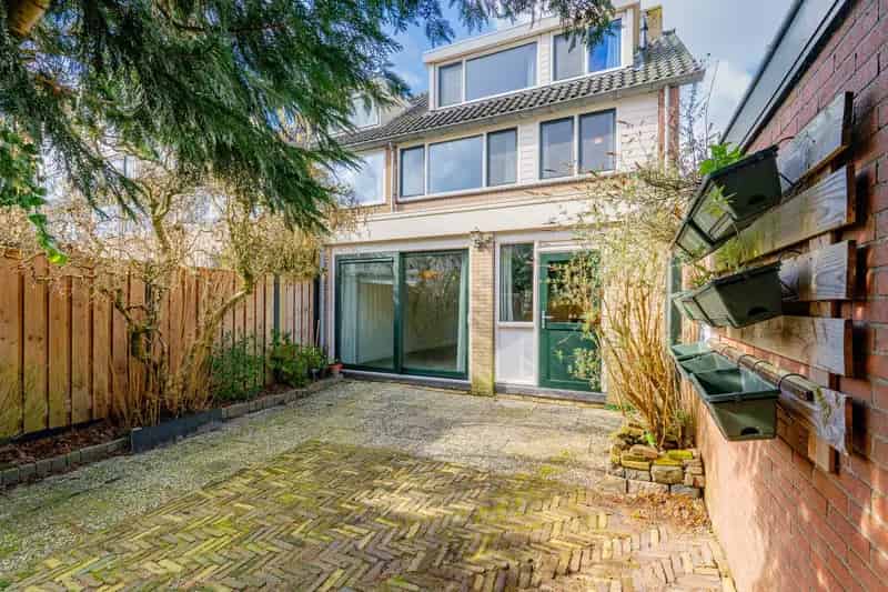 Diemen 5-kamerhoekwoning te koop  Gerenoveerd 132m²