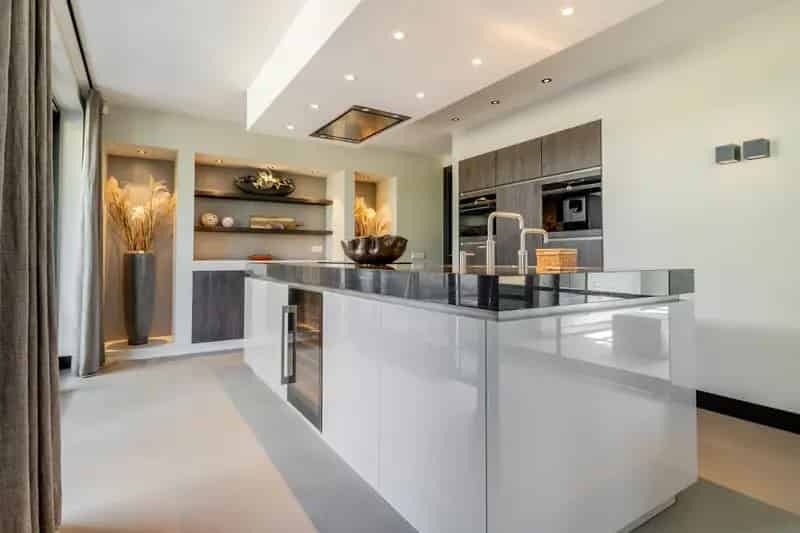 Villa te koop Dongen: Luxe, energiezuinige woning met rieten kap