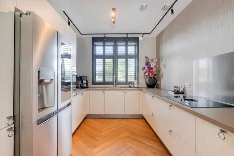 Huis te koop Bergschenhoek: Ruime jaren 30 woning met 4 slaapkamers