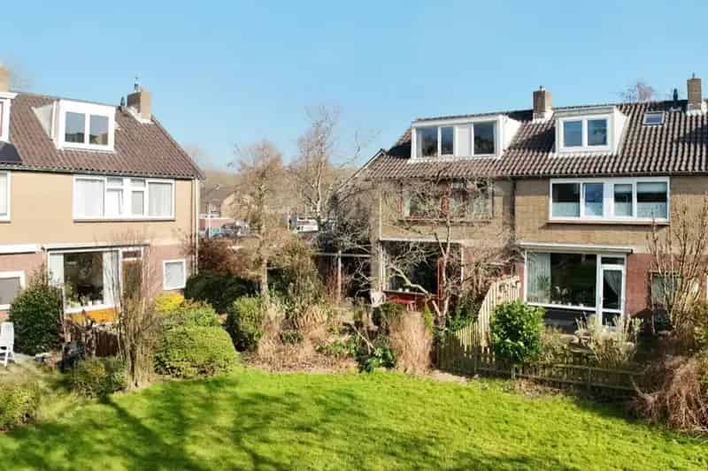 Huis te koop Zaandam Twiskeweg 5 slaapkamers grote tuin