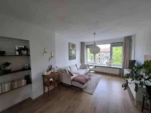 Ruim appartement Rotterdam Charlois met zolder extra ruimte