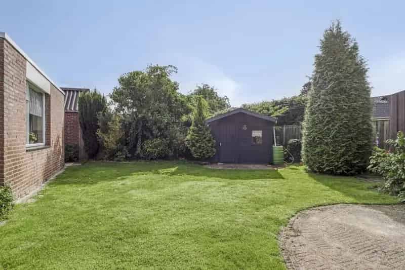 Te renoveren woning Bergeijk  Ruime garage en tuin Vier slaapkamers