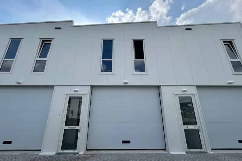 Bedrijfshal Geldermalsen te huur 51m2 begane grond 51m2 kantoor