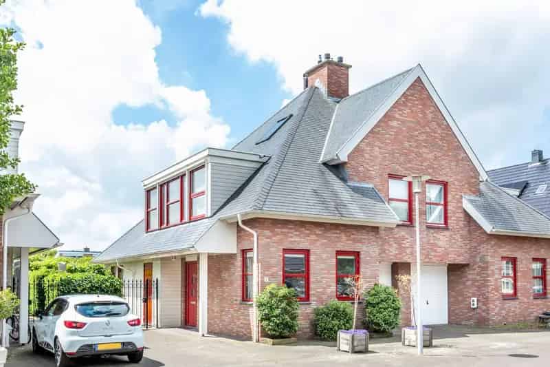 Ruime Tweekapper 6 Kamers Nootdorp  2 Badkamers Garage Tuin Zonnepanelen