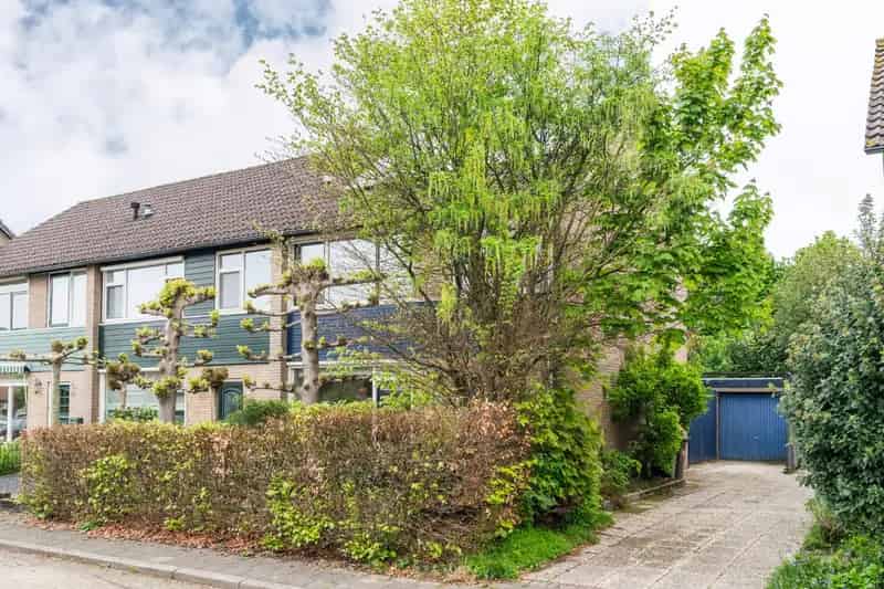 Ruime Hoekwoning met Garage en Zonnepanelen