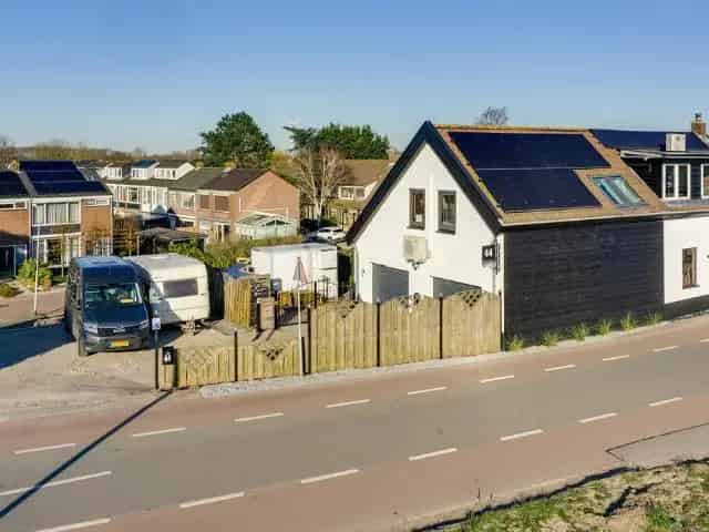Vrijstaande woning te koop Heinenoord 4 slaapkamers grote tuin