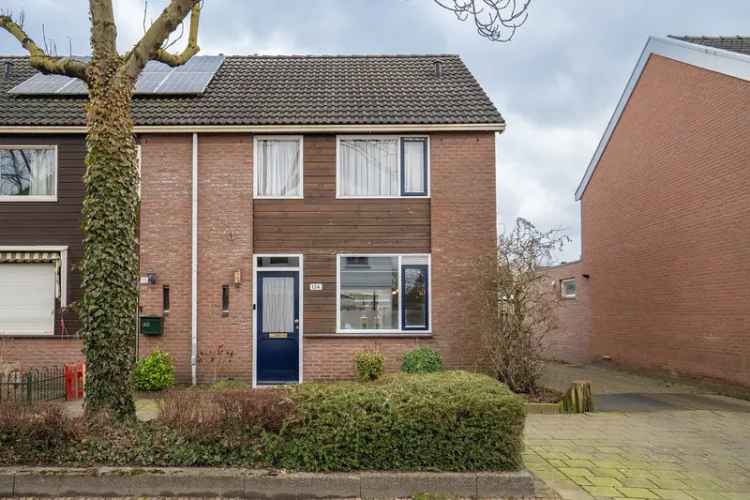 Ruime Hoekwoning met Garage en 4 Slaapkamers