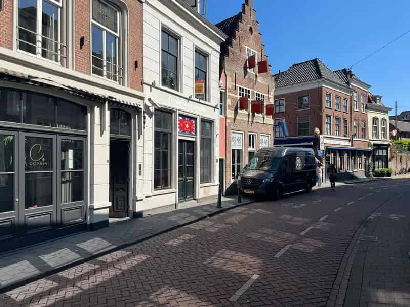 Commerciële Ruimte te Huur in 's-Hertogenbosch Lange Putstraat