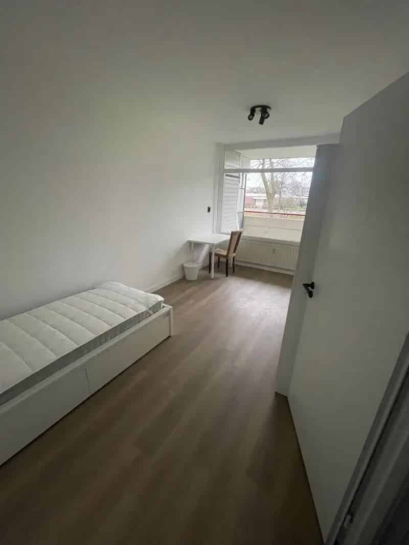 Ruime kamer Erasmus Universiteit Capelle aan de IJsel