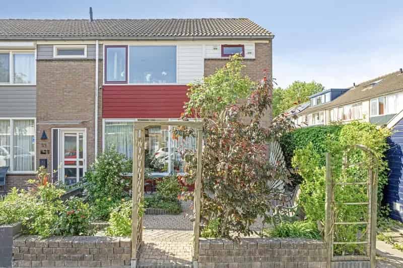 Huis Te Koop , 35, Sterkenburglaan, Hellevoetsluis, Zuid-Holland