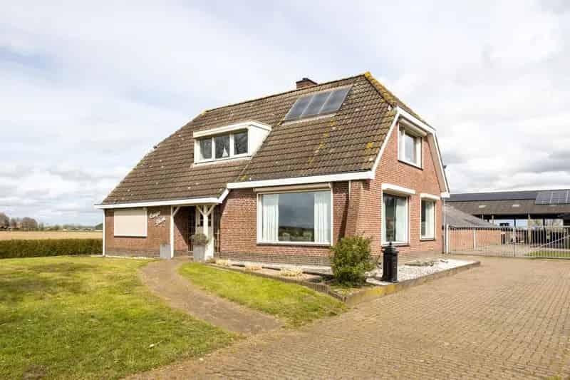 Bedrijfshal Hattem te Koop: Bedrijfswoning met Halles en Agrarische Grond