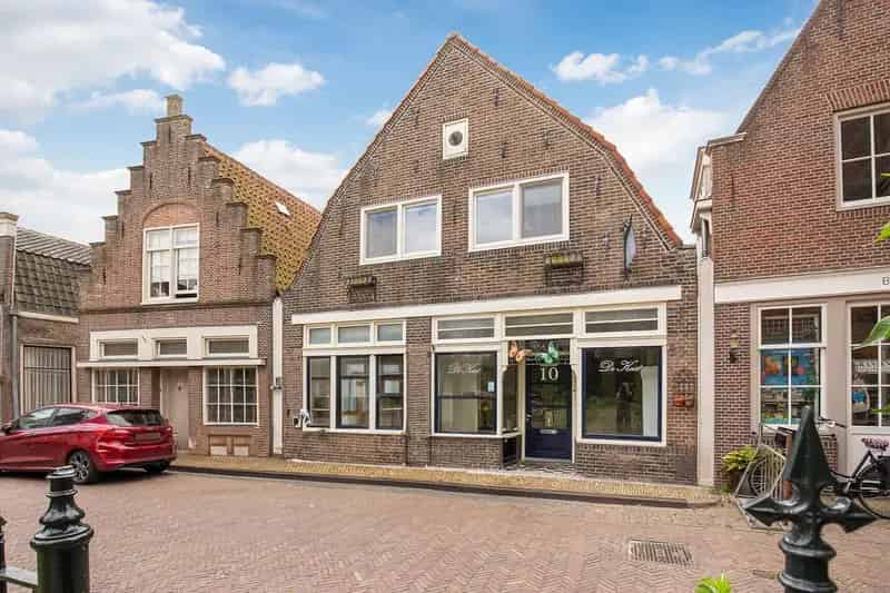 Huis te koop Edam: Statig Woon Winkelpand met 5 slaapkamers