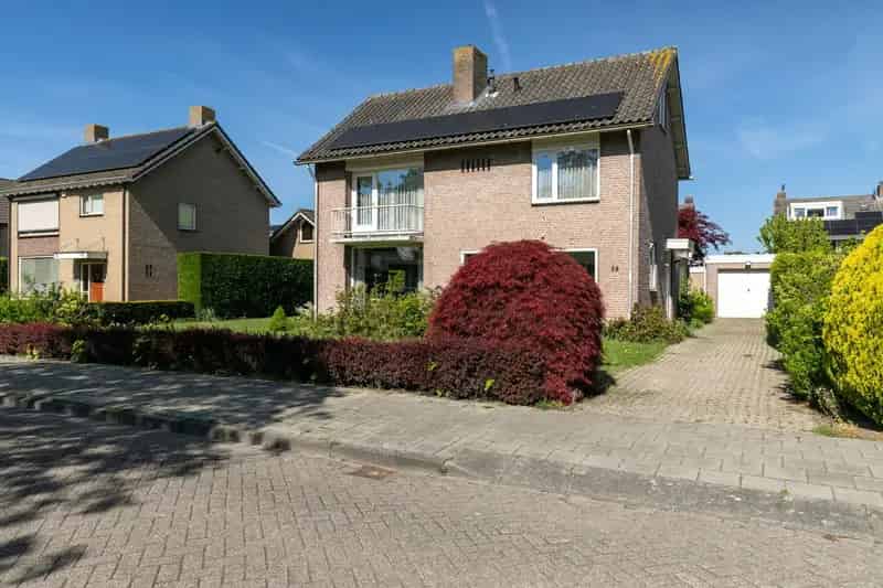 Huis te koop: Beethovenlaan 28 4941 WC Raamsdonksveer 