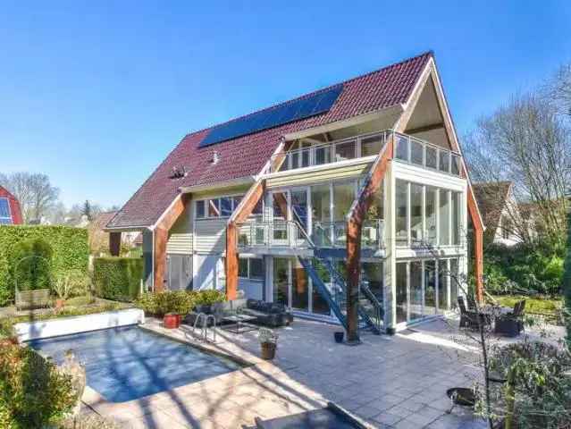 Luxe Villa Wolkenveld Almere: Zwembad, 4 slaapkamers, Aan het Water